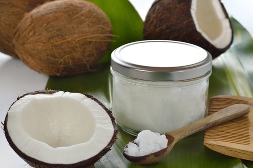 Mit Kokosnuss und Kokosprodukten gegen Übergewicht