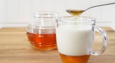 Wie du täglich von Mandelmilch mit Honig profitieren kannst