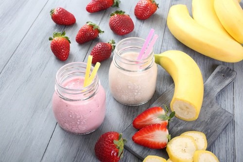 Smoothie mit Erbeere und Bananen gegen Müdigkeit