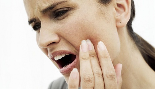 9 natürliche Heilmittel gegen Zahnschmerzen