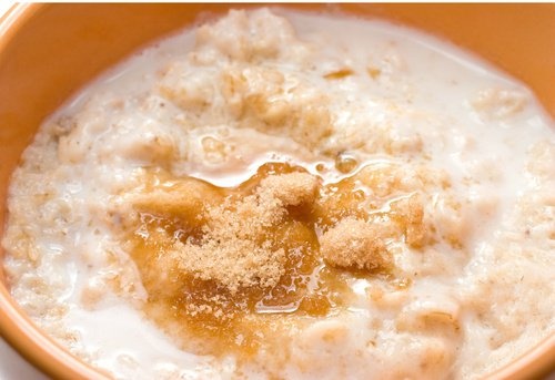 Naturheilmethoden gegen Pickel: Hafer-Zucker-Peeling