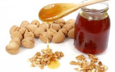 Honig, Walnüsse und Mandeln: eine wunderbare Kombination