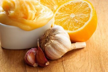 Warum du täglich Knoblauch, Zwiebel und Zitrone essen solltest