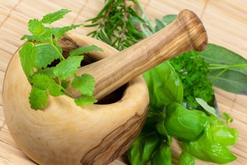 Salbei Pfefferminz Spülung gegen Karies
