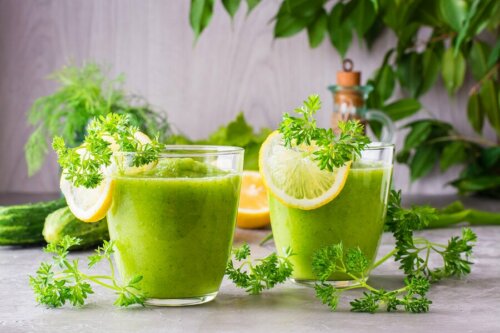 grüner Smoothie mit Apfel - 2 Gläser