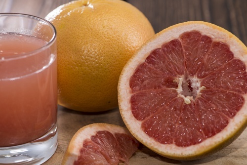Ananassaft mit Grapefruit zur Gewichtsreduktion