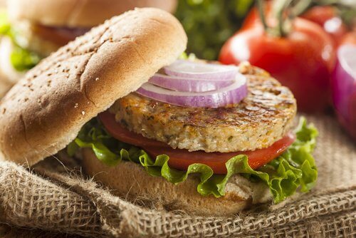 Wie sich aus Linsen und Quinoa gesunde Hamburger zubereiten lassen Wie sich aus Linsen und Quinoa gesunde Hamburger zubereiten lassen