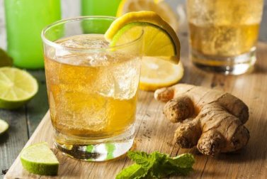 Mit Bier aus Ingwer Entzündungen und Schmerz behandeln