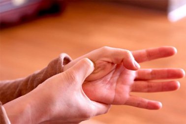 4 Druckpunkte gegen verschiedene Schmerzen
