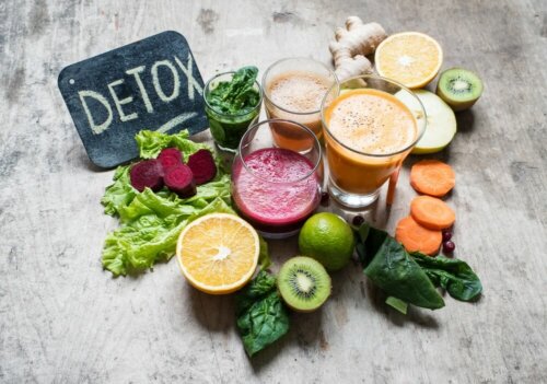 Detox-Getränke - verschiedene Säfte