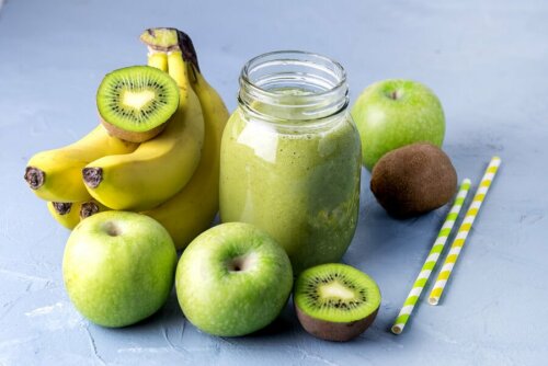 Detox-Getränke - Apfel, Banane, Kiwi