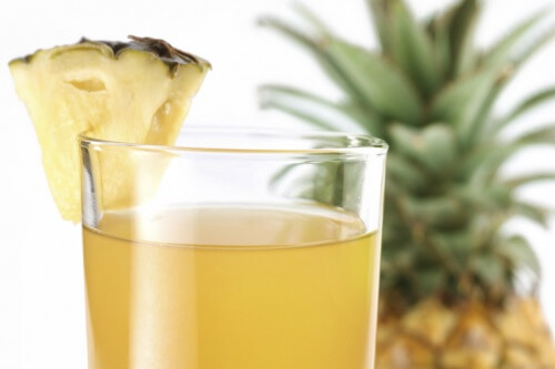 Ananaswasser auf nüchternen Magen