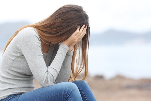 Verzweifelte Frau aufgrund Depression
