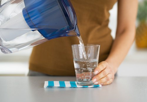 Wasser gegen Kopfschmerzen