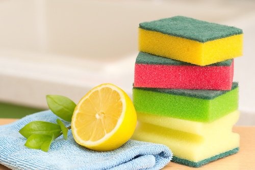 Desinfizieren mit der Zitronenschale