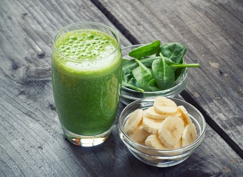 Mixgetränk mit Bananen