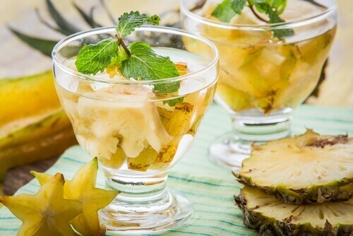 Machen Sie Ananaswasser, um Gewicht zu verlieren Machen Sie Ananaswasser, um Gewicht zu verlieren