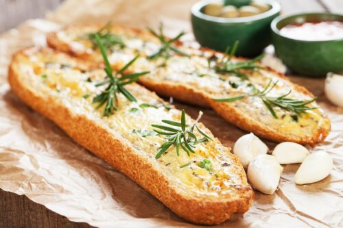 4 Zehen Knoblauch-Baguette