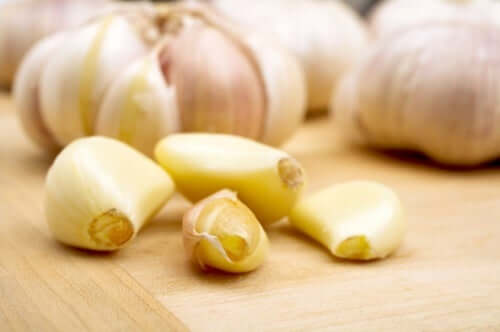 4 Zehen Knoblauch-roh