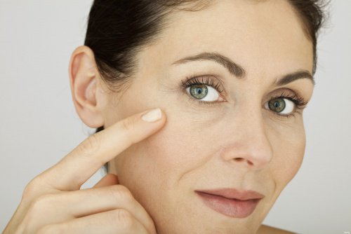 Wirksame Antifaltenlotion aus Zitrone und Petersilie