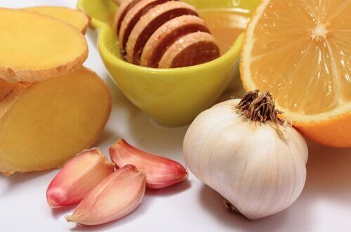 Knoblauch und Honig für die Leber