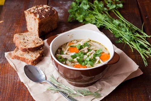 Suppen schmecken gut mit Brot