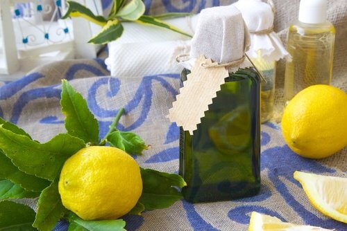 Die Zitronenschale sorgt für angenehmen Duft 