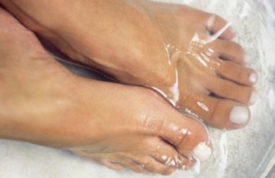 Das Kaltwasserbad für die Füße hat viele Vorteile