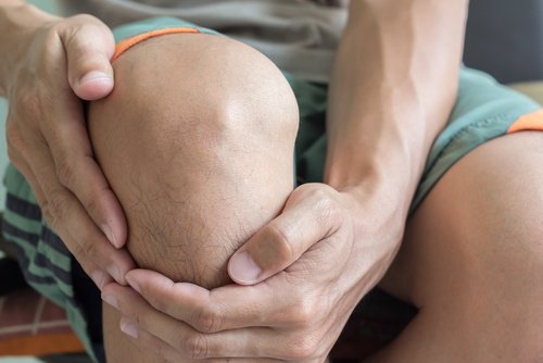 Wie Knieschmerzen behandelt werden können