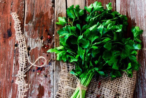 Petersilie: Küchenkraut und Heilmittel Petersilie: Küchenkraut und Heilmittel