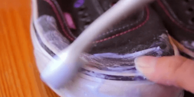 Schuhe bleichen