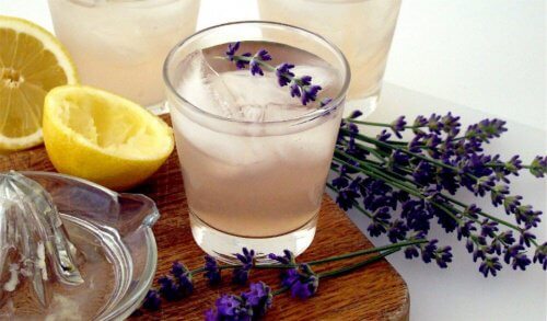 Lavendellimonade zur Entspannung und Linderung von Kopfschmerzen