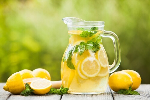 Zitronensaft für Nierenreinigung