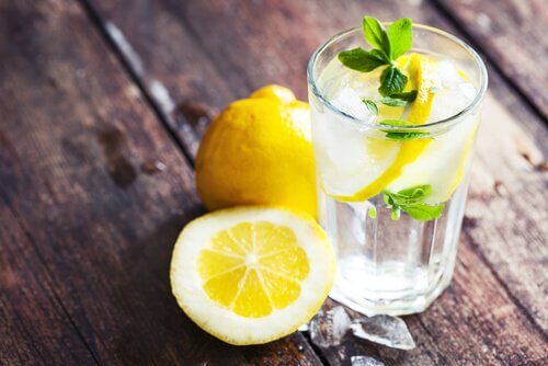 Gewichtsreduzierende Eigenschaften von Zitronensaft