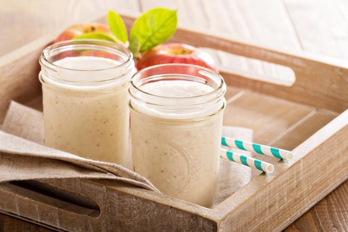 Apfel-Kefir-Shake gegen einen Blähbauch