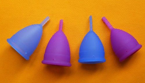 bunte Menstruationsbecher