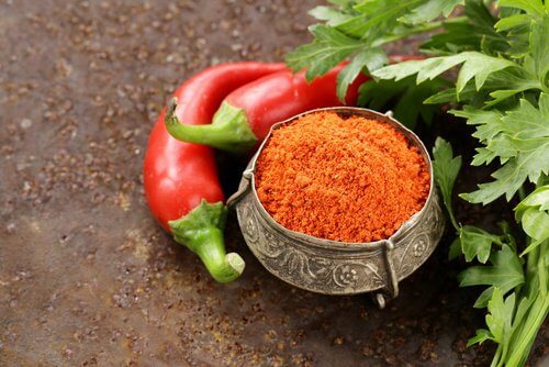Cayenne-Pfeffer für Getränk mit Ingwer