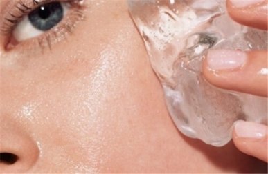 Erfrischend: Eiswürfel für die Hautpflege