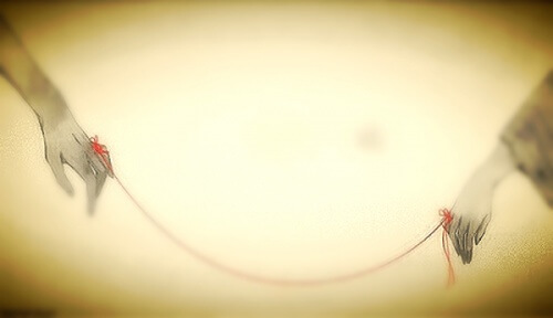 Roter Faden verbindet bei Entfernung