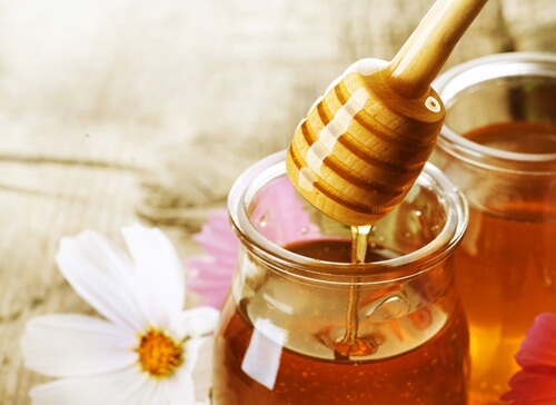 Bienenhonig für den Knoblauchhonig