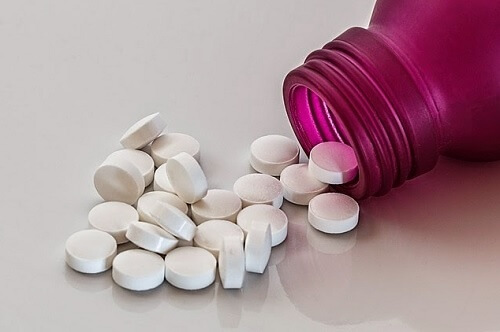 Entfernung der Eierstöcke und Hormontherapie durch Tabletten