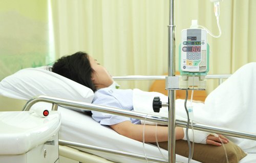 frau-im-krankenhaus-mit-toxischem-schocksyndrom