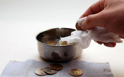 mit-coca-cola-muenzen-reinigen
