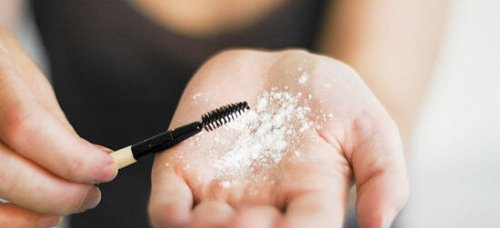 wimpern-tuschen