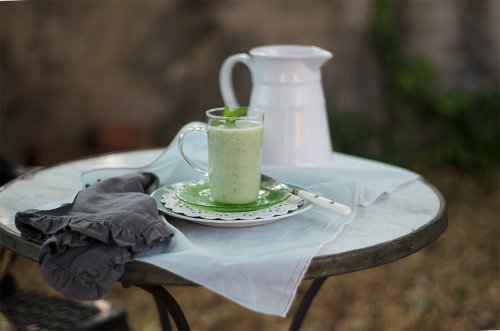 melonensuppe-auf-dem-tisch