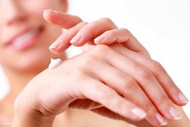 salbe-gegen-trockene-haut