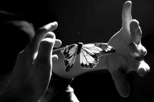 Die Seele liebkosen, um das nackte emotionale Sein zu berühren