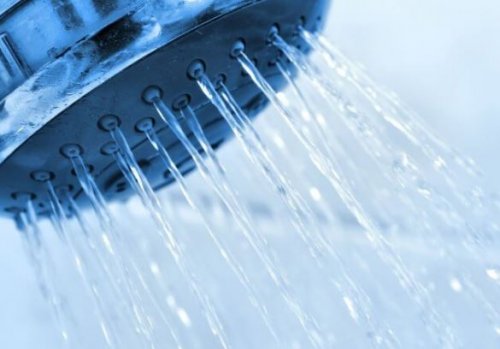 Vaginaldusche mit Wasser