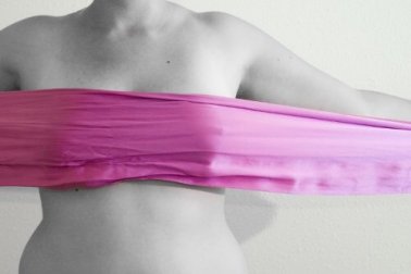 Mit Tätowierung Frauen ihre Weiblichkeit zurück schenken