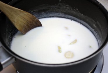 milch-mit-knoblauchzehe